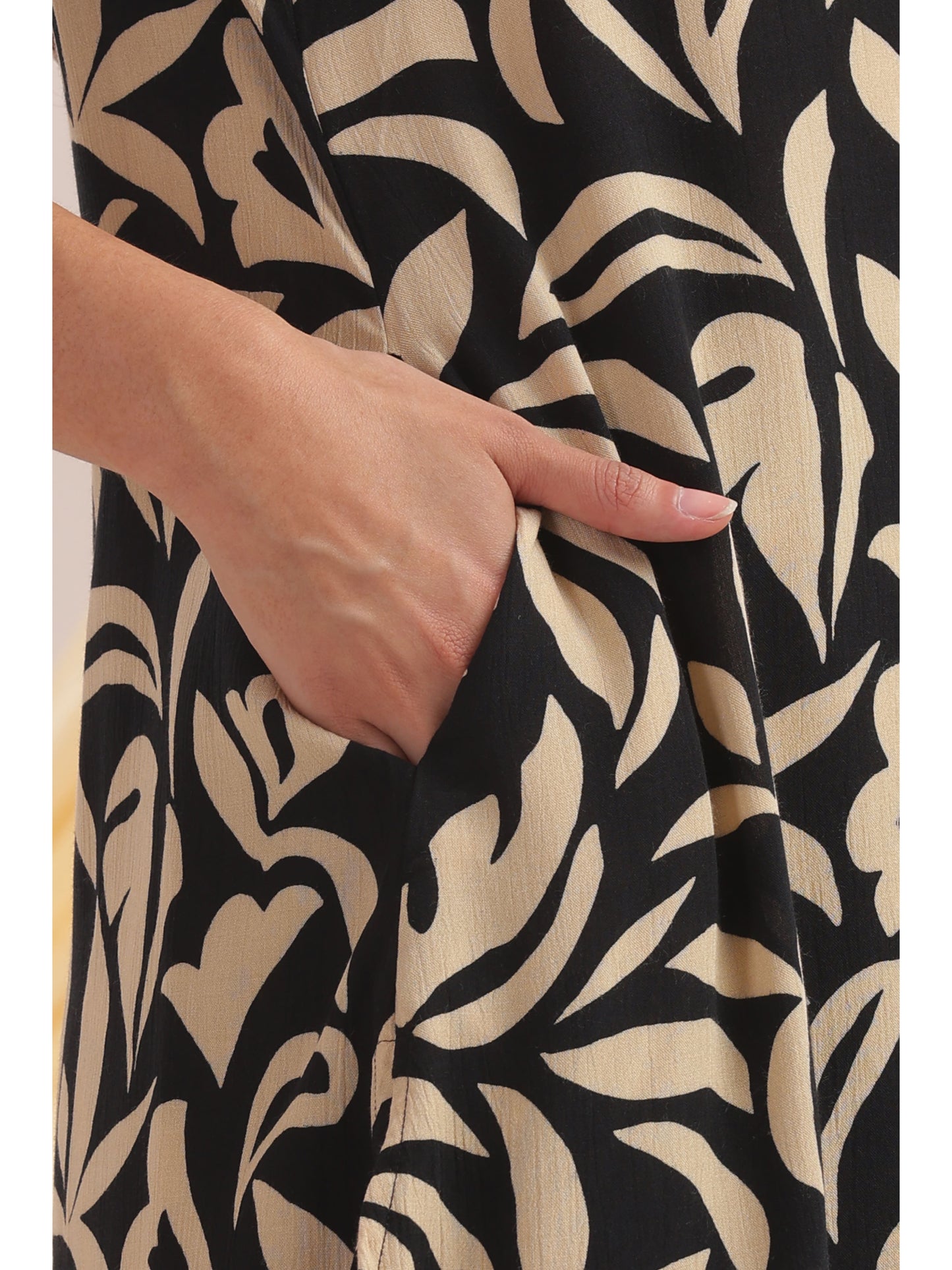 black and beige leaf-patterned punjabi co-ordset