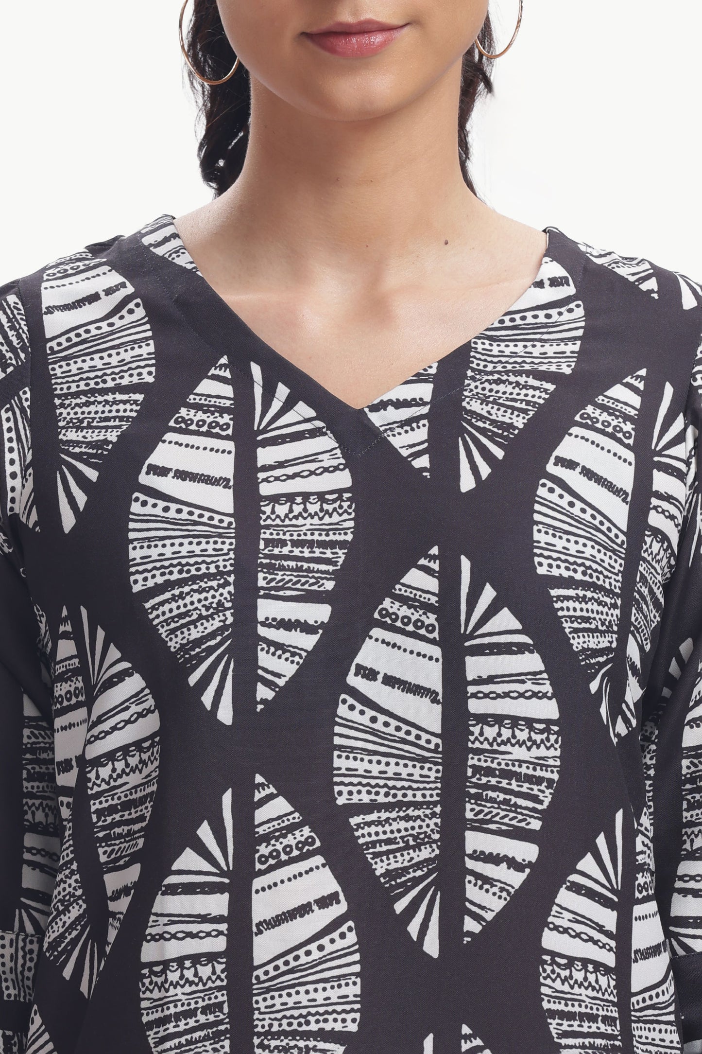 The Linear Leaf Tunic Kurta and Pant Set