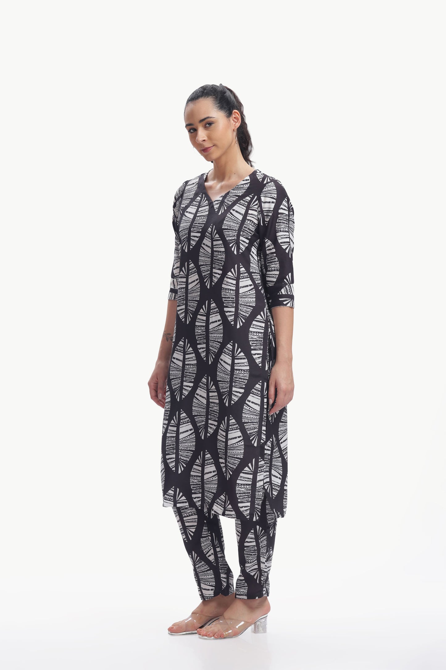 The Linear Leaf Tunic Kurta and Pant Set